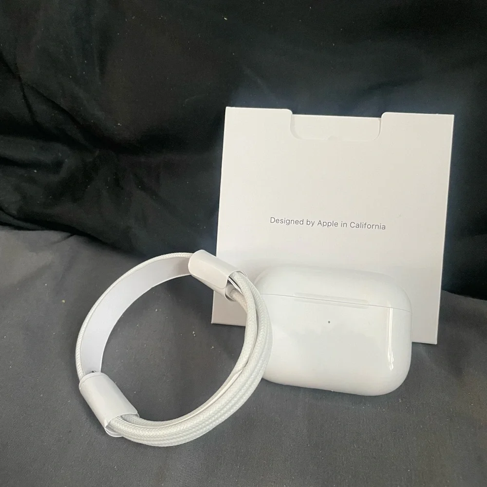Apple White Wireless Earbuds with Case and Cable